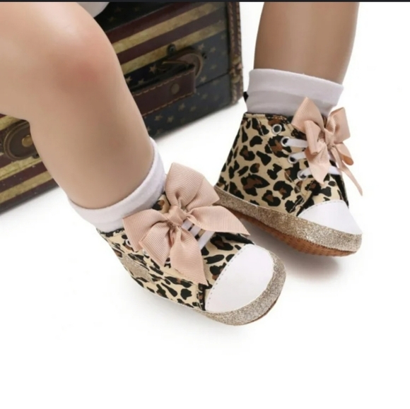 NWT Valen Sina Baby Girl Size 1 Walking Shoes Casual Soft Sneakers with Bows - Picture 4 of 16